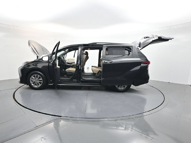 Used 2021 Toyota Sienna XLE FWD image 54