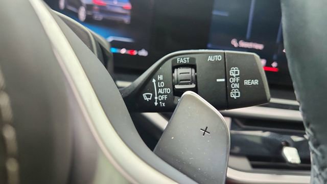 Used 2024 BMW X7 xDrive40i w/ M Sport Package image 49