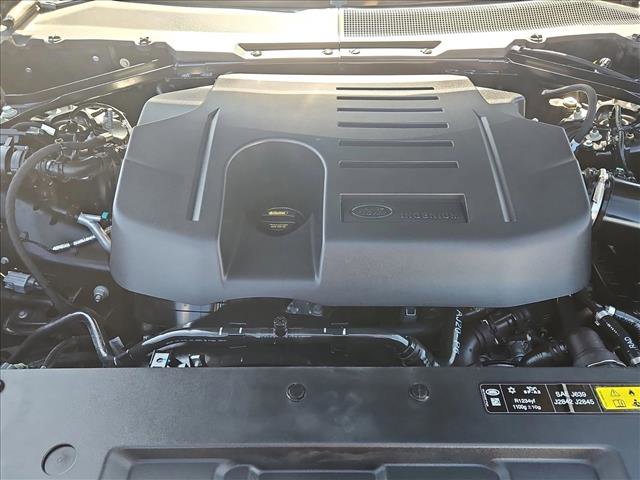 Used 2023 Land Rover Defender 130 X-Dynamic SE image 24