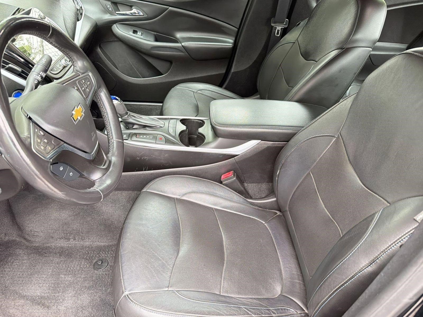 Used 2018 Chevrolet Volt LT w/ Comfort Package FWD image 5