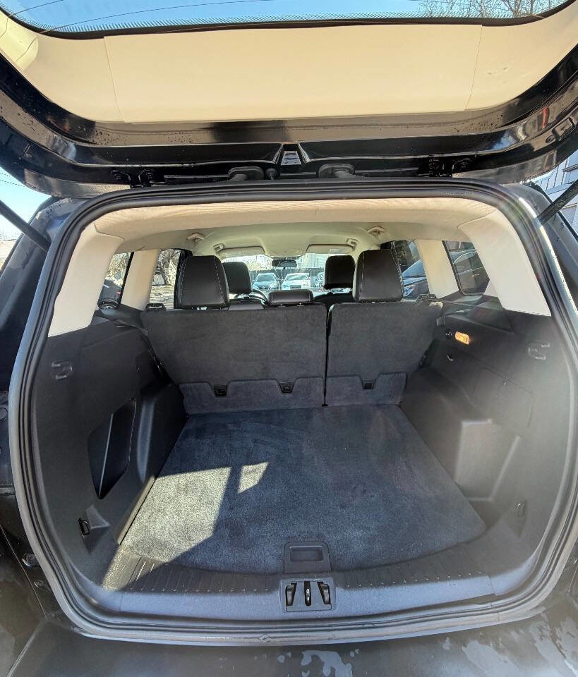 Used 2017 Ford Escape SE w/ SE Sport Appearance Package AWD/4WD image 32