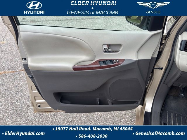 Used 2014 Toyota Sienna XLE FWD image 9
