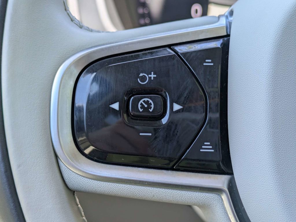 Certified 2023 Volvo XC60 B5 Plus w/ Climate Package FWD image 33
