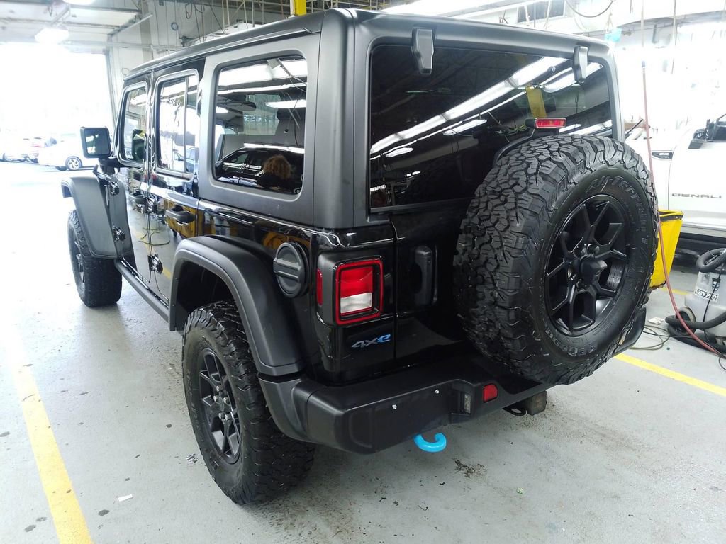 Used 2024 Jeep Wrangler Unlimited image 3