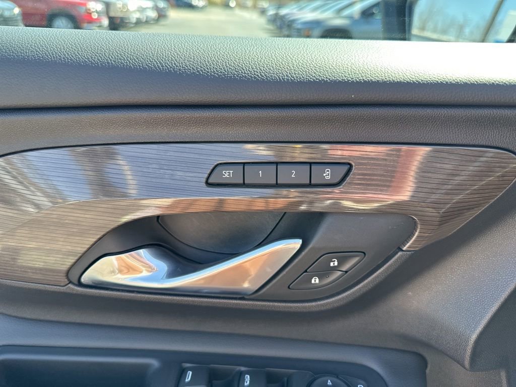 Used 2024 GMC Terrain Denali w/ Denali Premium Package image 18