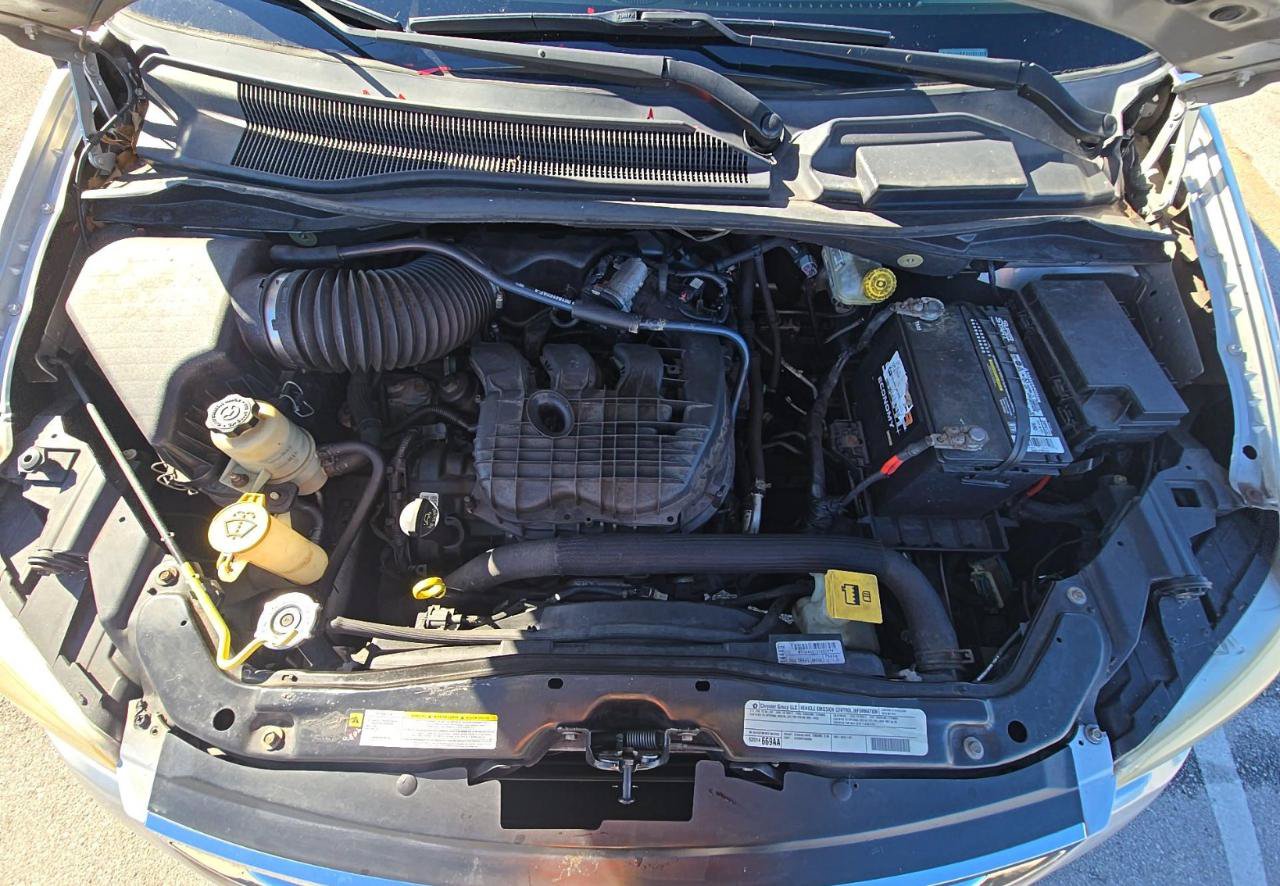 Used 2012 Chrysler Town & Country Touring w/ Entertainment Group #1 FWD image 16