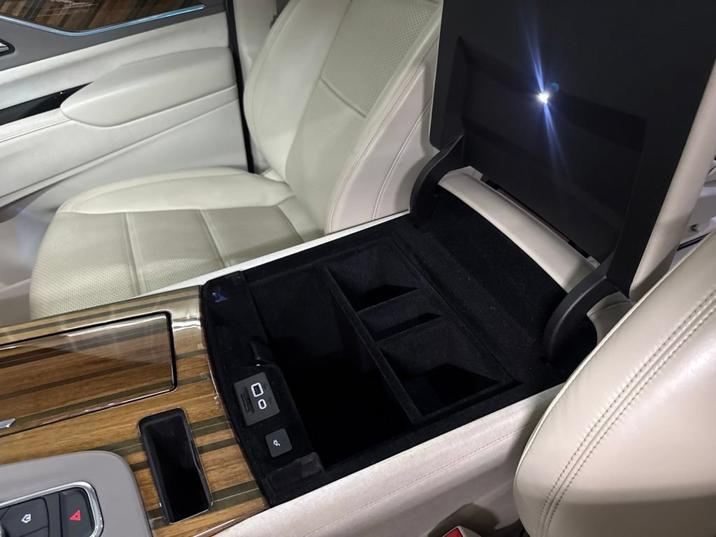 Used 2021 Cadillac Escalade Premium Luxury Platinum AWD/4WD image 44