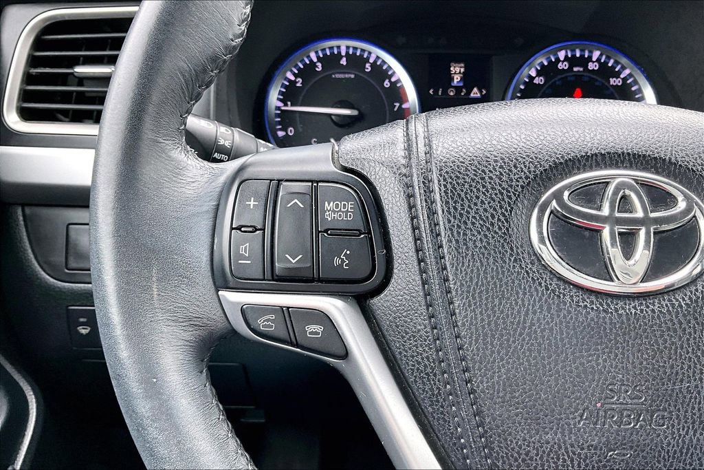 Used 2015 Toyota Highlander Limited FWD image 18