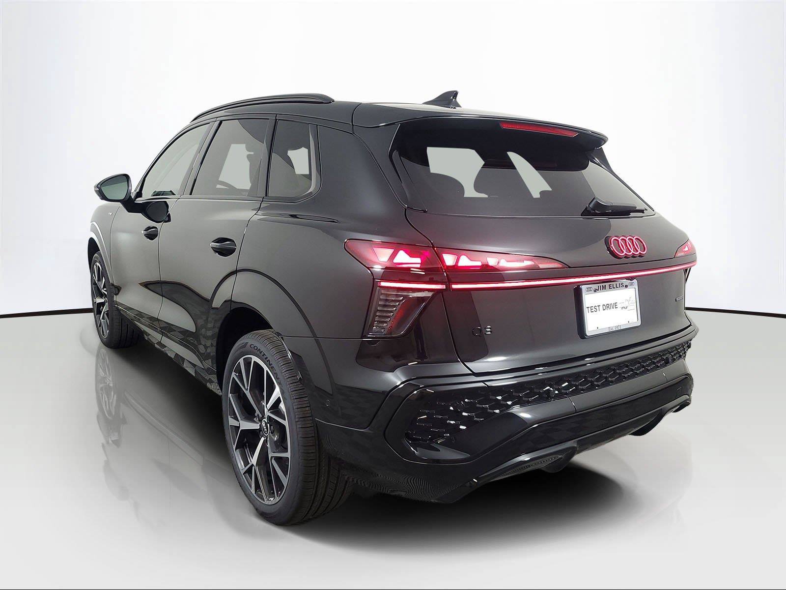 New 2026 Audi Q3 quattro 2.0T AWD/4WD image 4