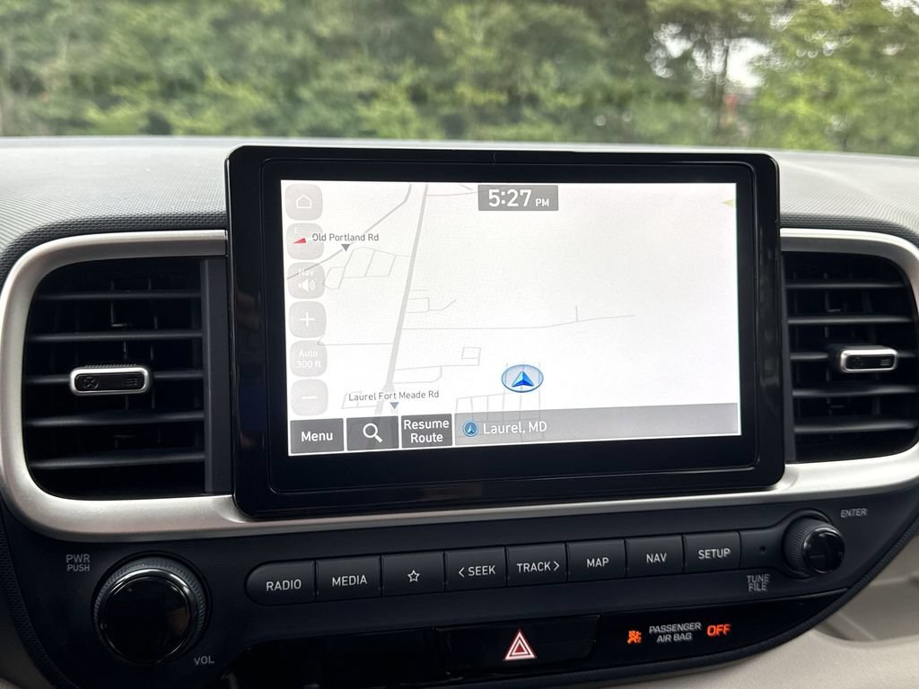 Used 2023 Hyundai Venue Limited FWD image 19
