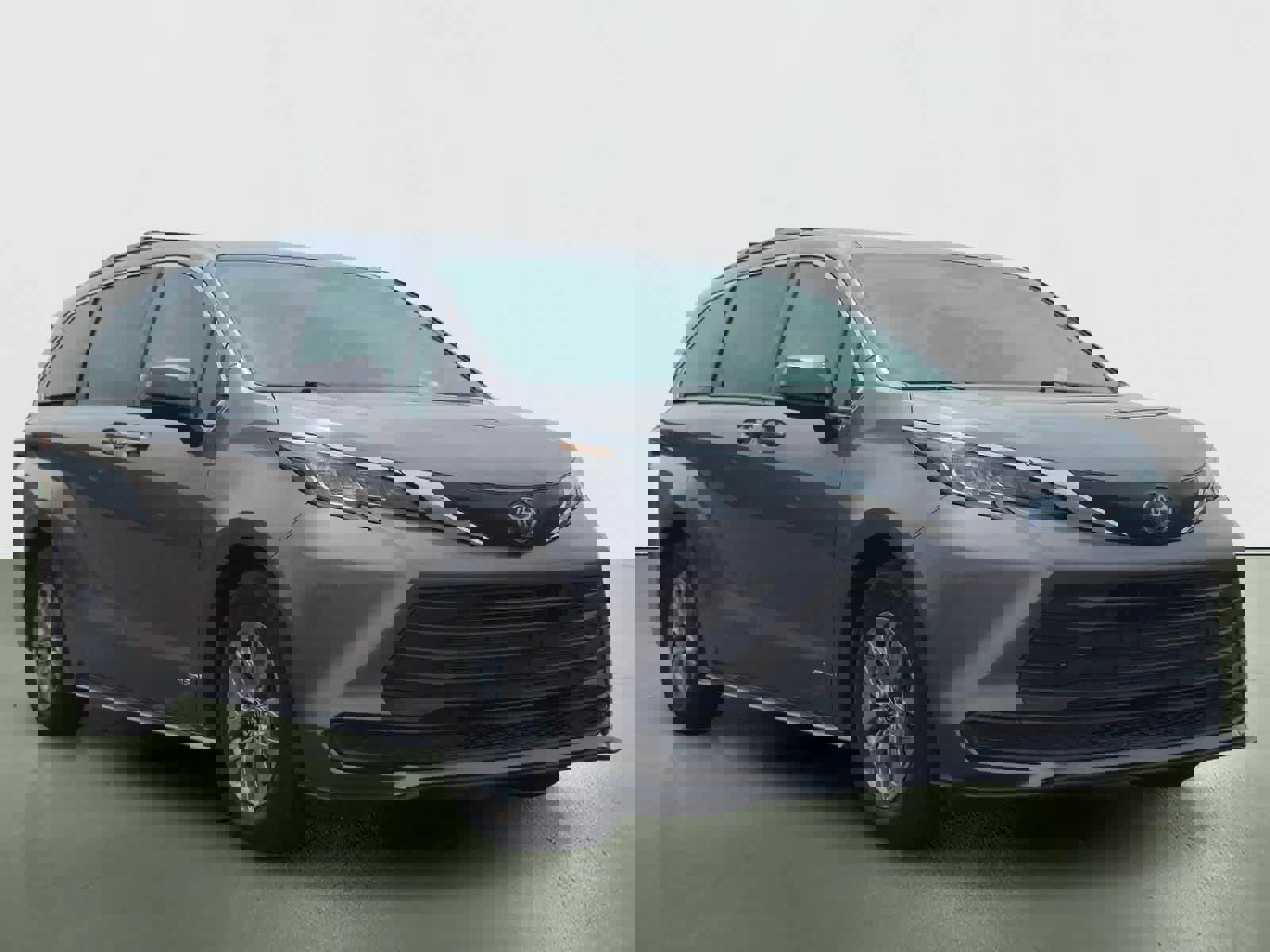 Used 2021 Toyota Sienna LE image 4