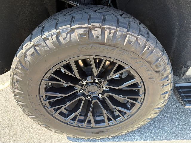 Used 2025 GMC Yukon XL AT4 w/ AT4 Premium Package image 11