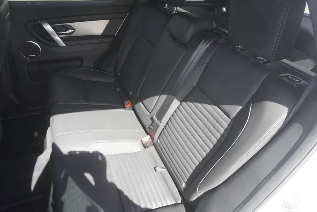 Used 2025 Land Rover Discovery Sport Dynamic SE image 30