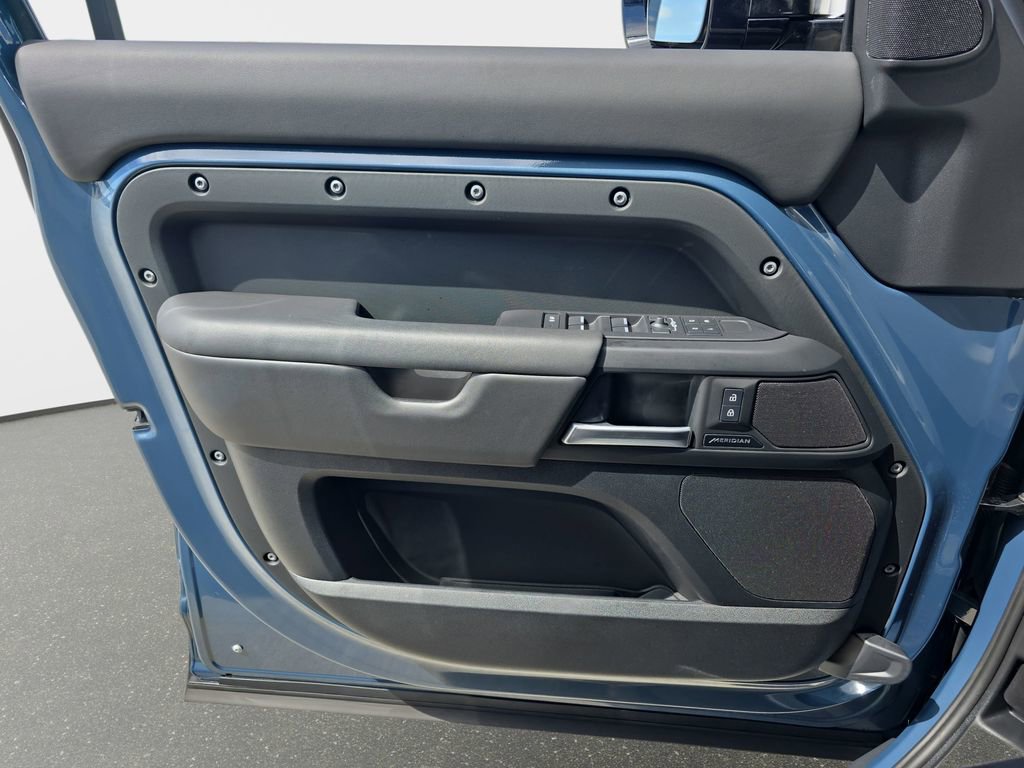 Used 2025 Land Rover Defender 110 S image 27