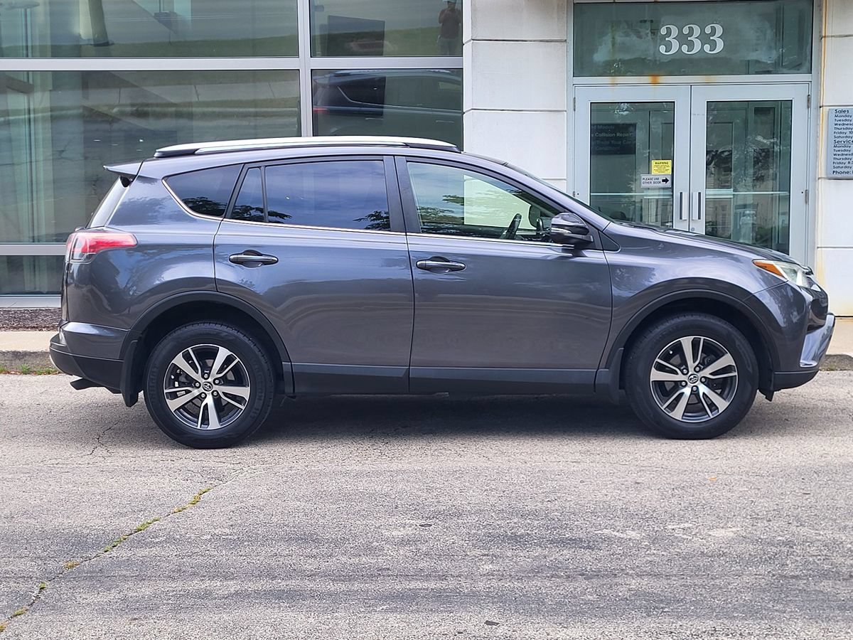 Used 2018 Toyota RAV4 XLE AWD/4WD image 3