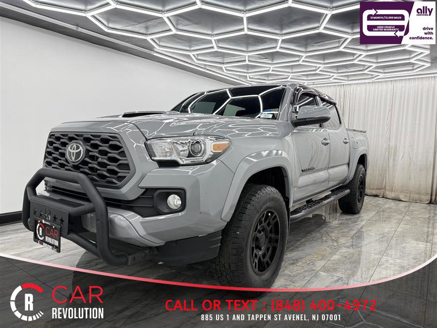 Used 2020 Toyota Tacoma TRD Sport w/ Blackout Package AWD/4WD image 4