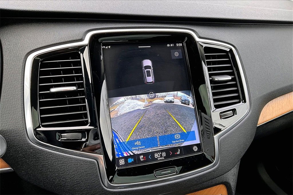 Used 2023 Volvo XC90 B6 Plus image 14