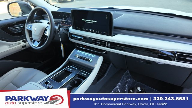 New 2027 Lincoln Aviator AWD image 24