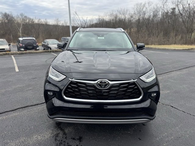 New 2026 Toyota Highlander Platinum image 8