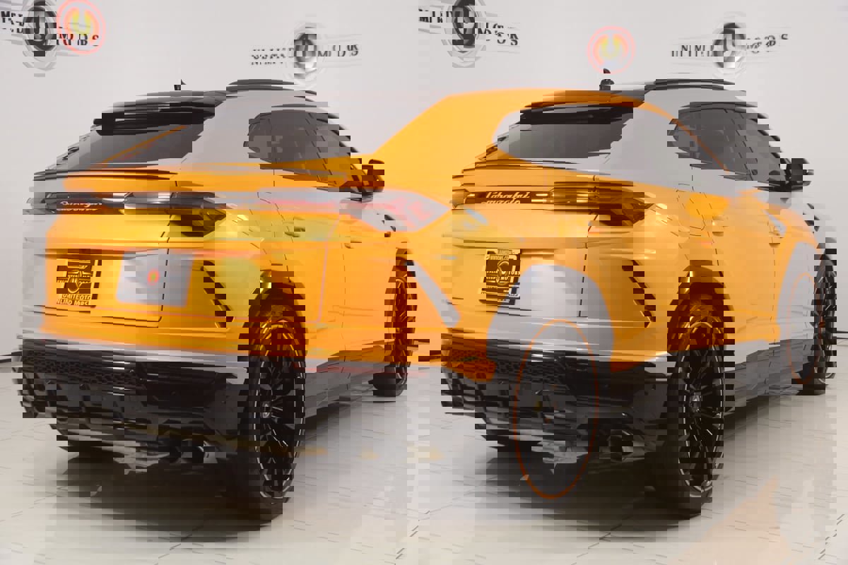 Used 2021 Lamborghini Urus image 3