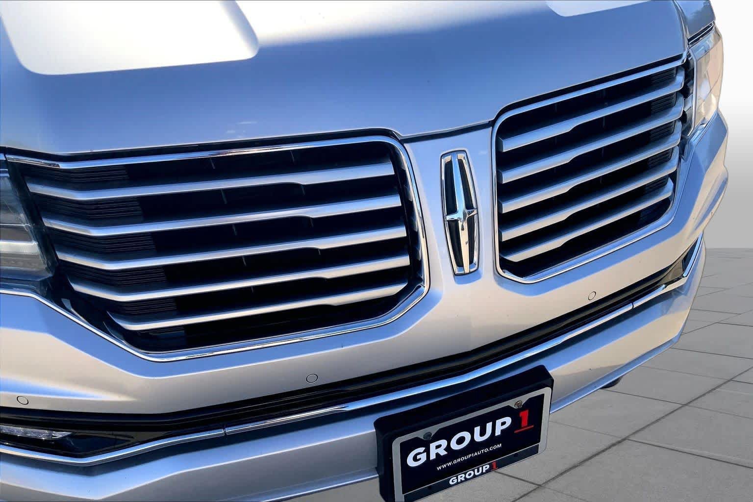 Used 2017 Lincoln Navigator Select RWD image 30