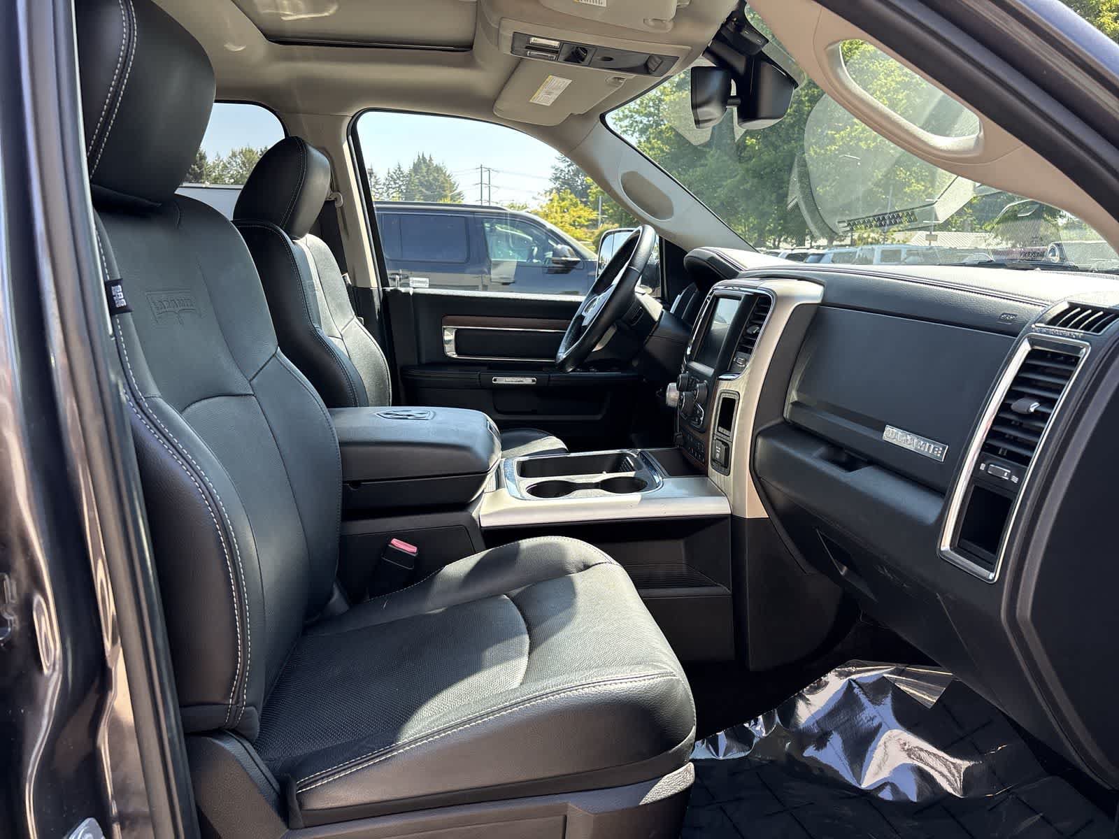 Used 2016 RAM 1500 Laramie w/ Convenience Group AWD/4WD image 7