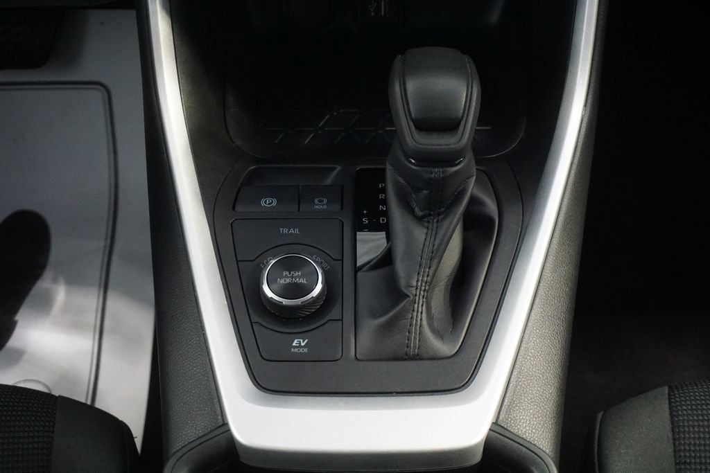Certified 2025 Toyota RAV4 LE AWD/4WD image 29