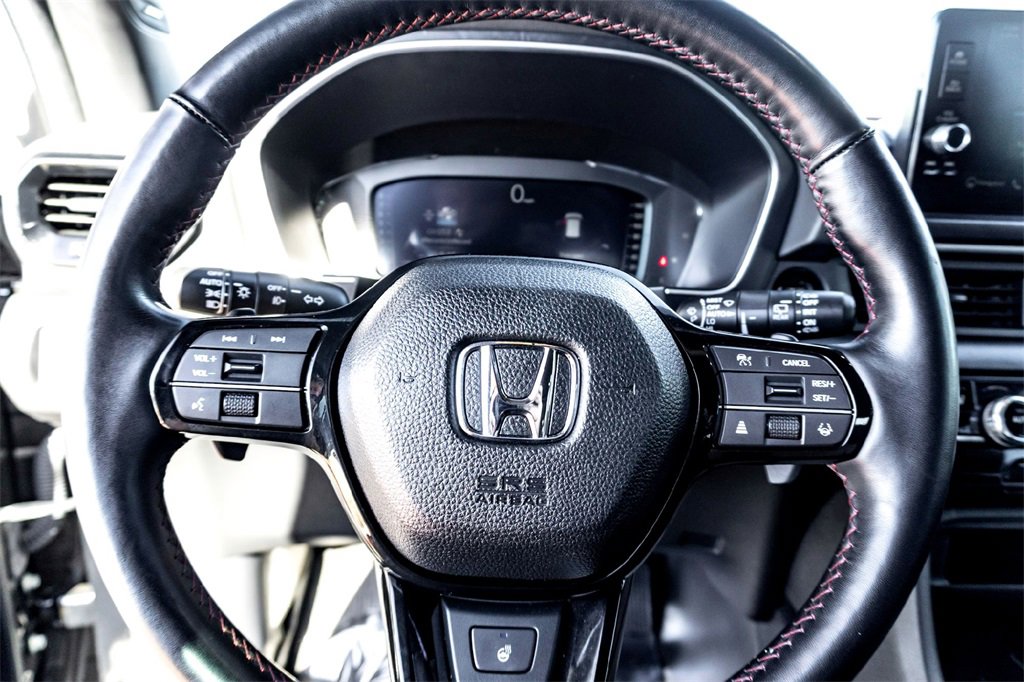 Used 2025 Honda Pilot Black Edition image 17