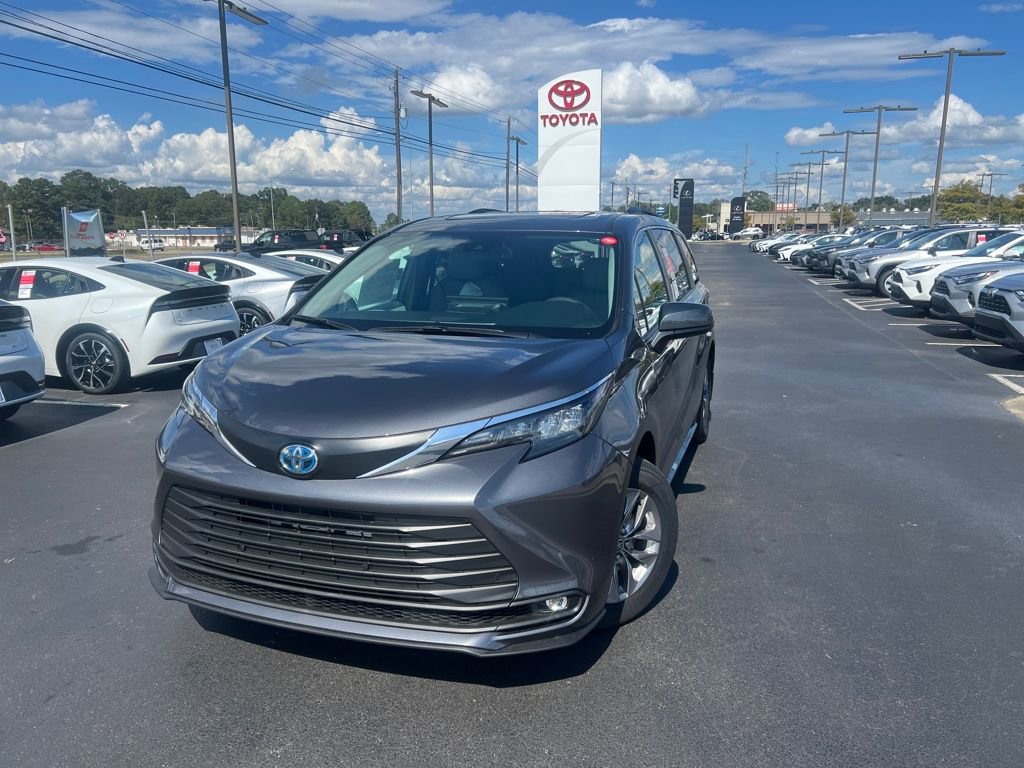 New 2025 Toyota Sienna XLE