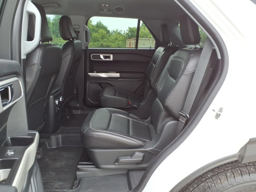 Used 2021 Ford Explorer XLT w/ Equipment Group 202A AWD/4WD image 32