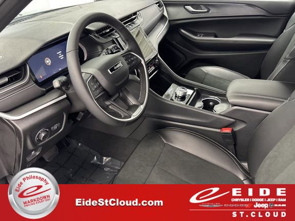 New 2025 Jeep Grand Cherokee Altitude image 16