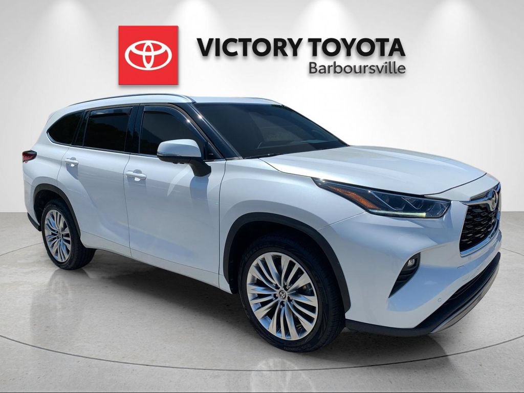 Used 2023 Toyota Highlander Platinum FWD image 5