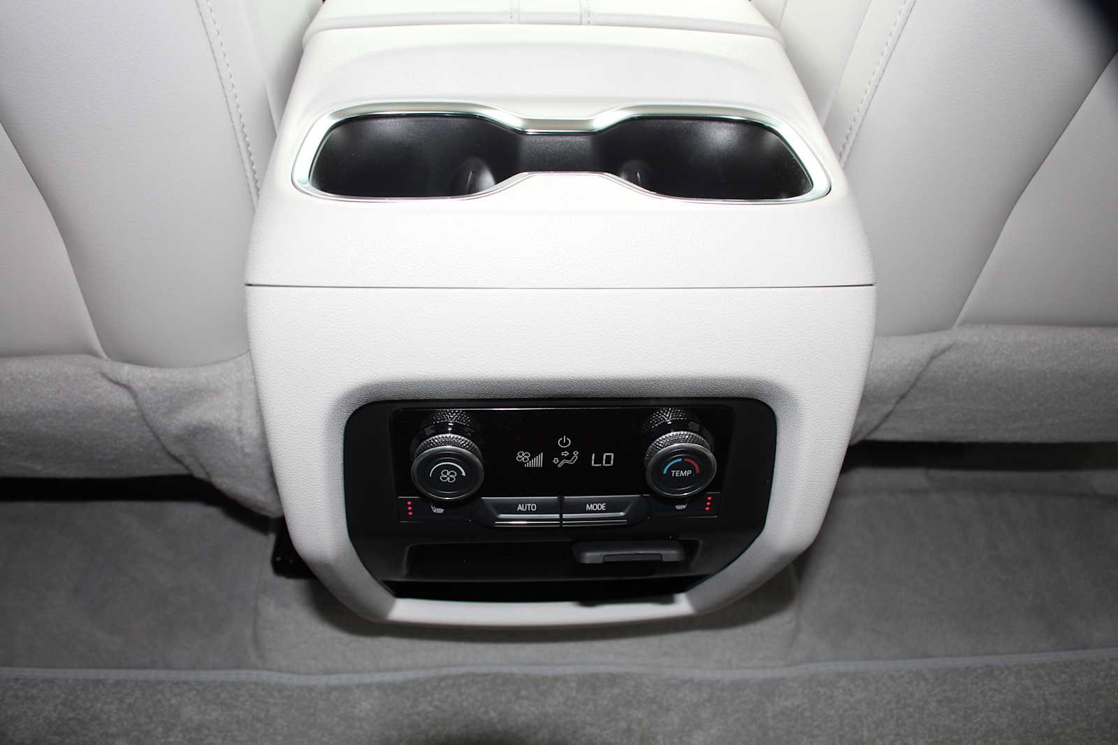Used 2025 Buick Enclave Avenir AWD/4WD image 35