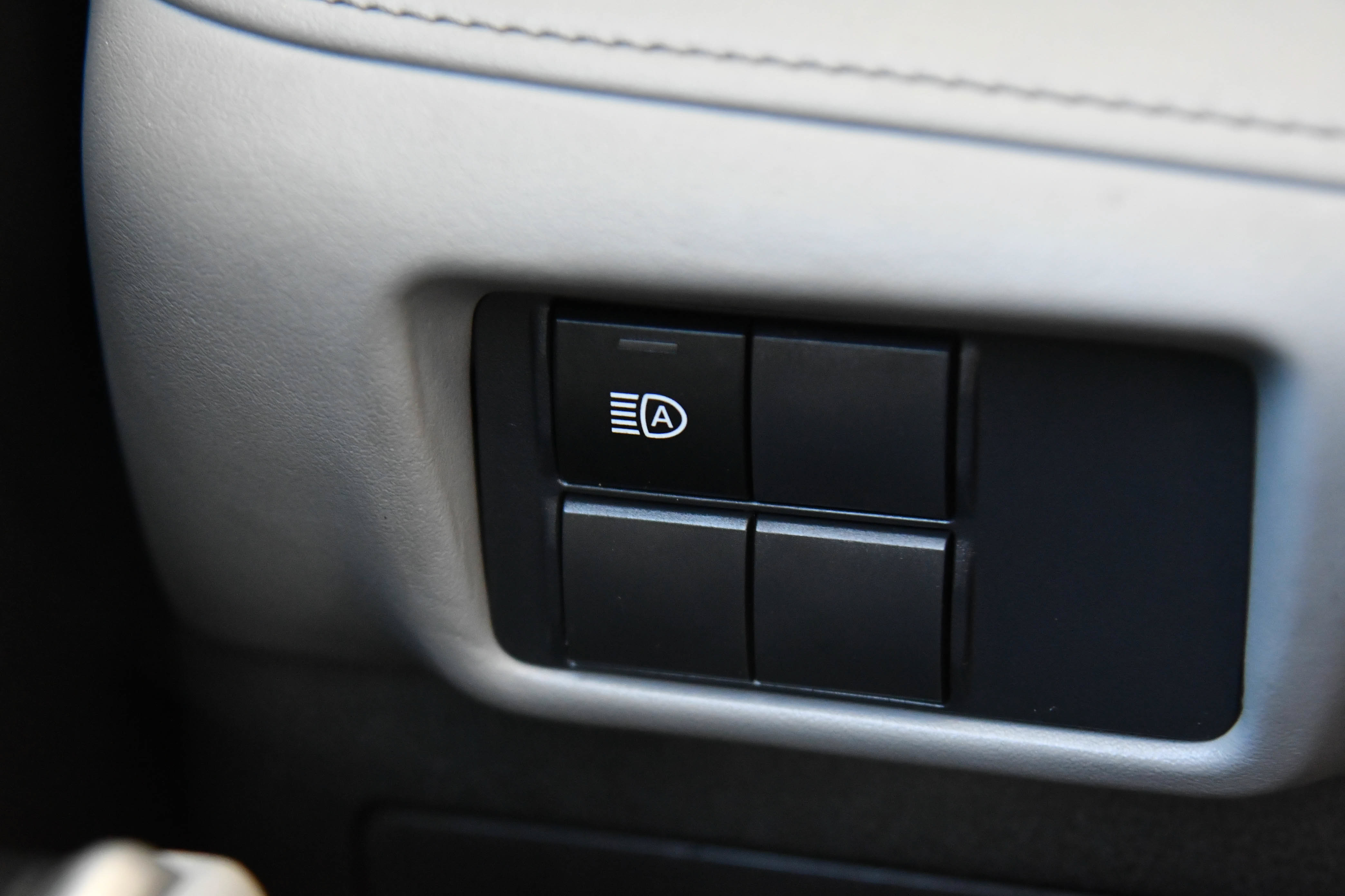 Used 2021 Toyota Highlander L FWD image 31