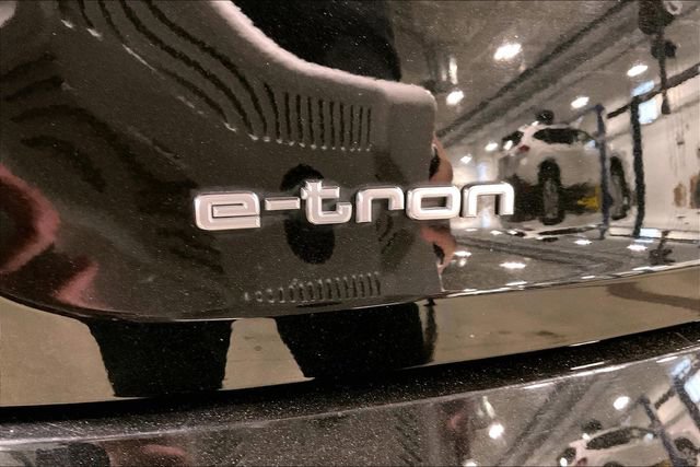 Used 2023 Audi e-tron Premium w/ Convenience Plus Package image 8