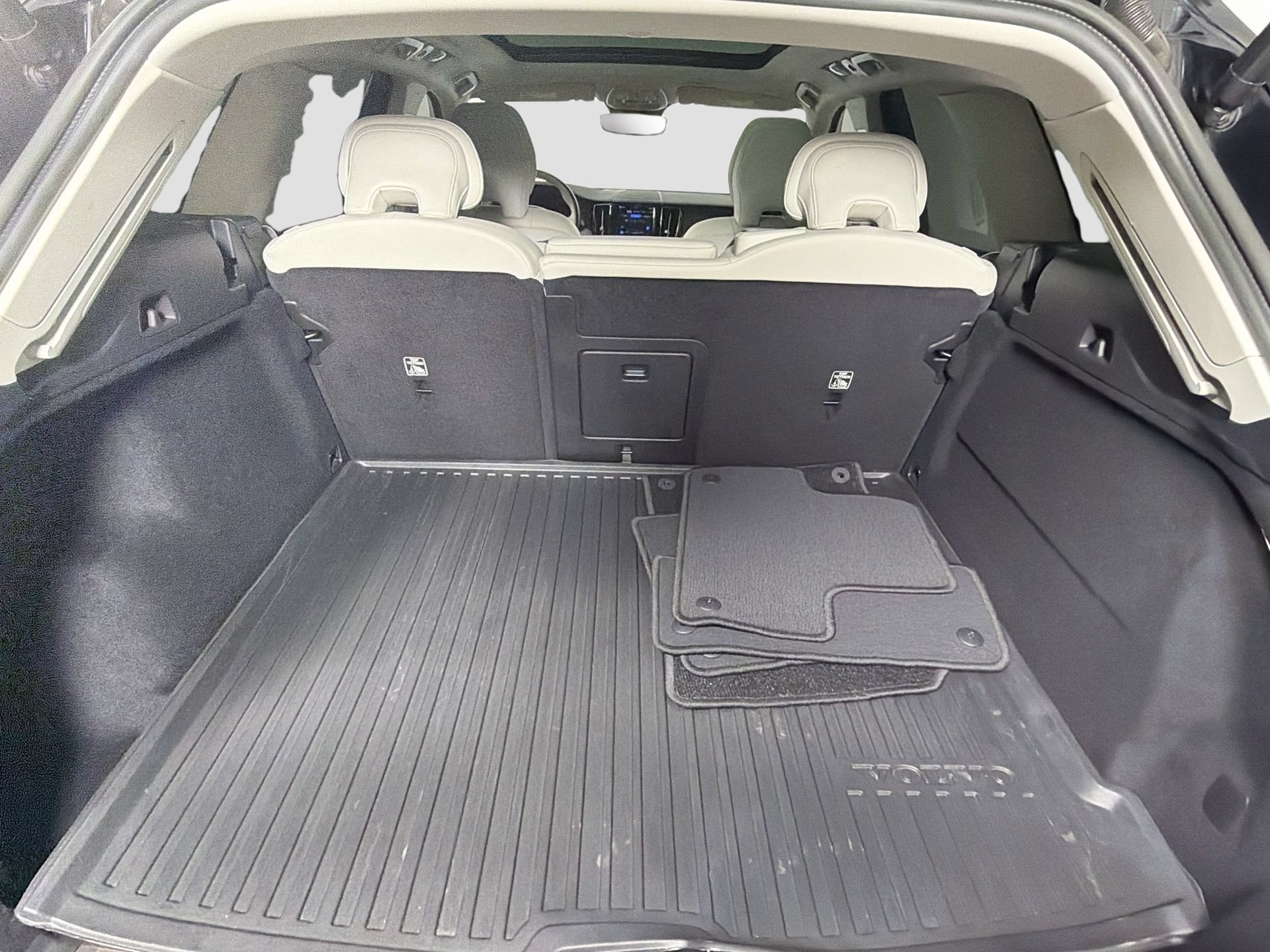 Certified 2023 Volvo XC60 B5 Plus w/ Protection Package Premier FWD image 27
