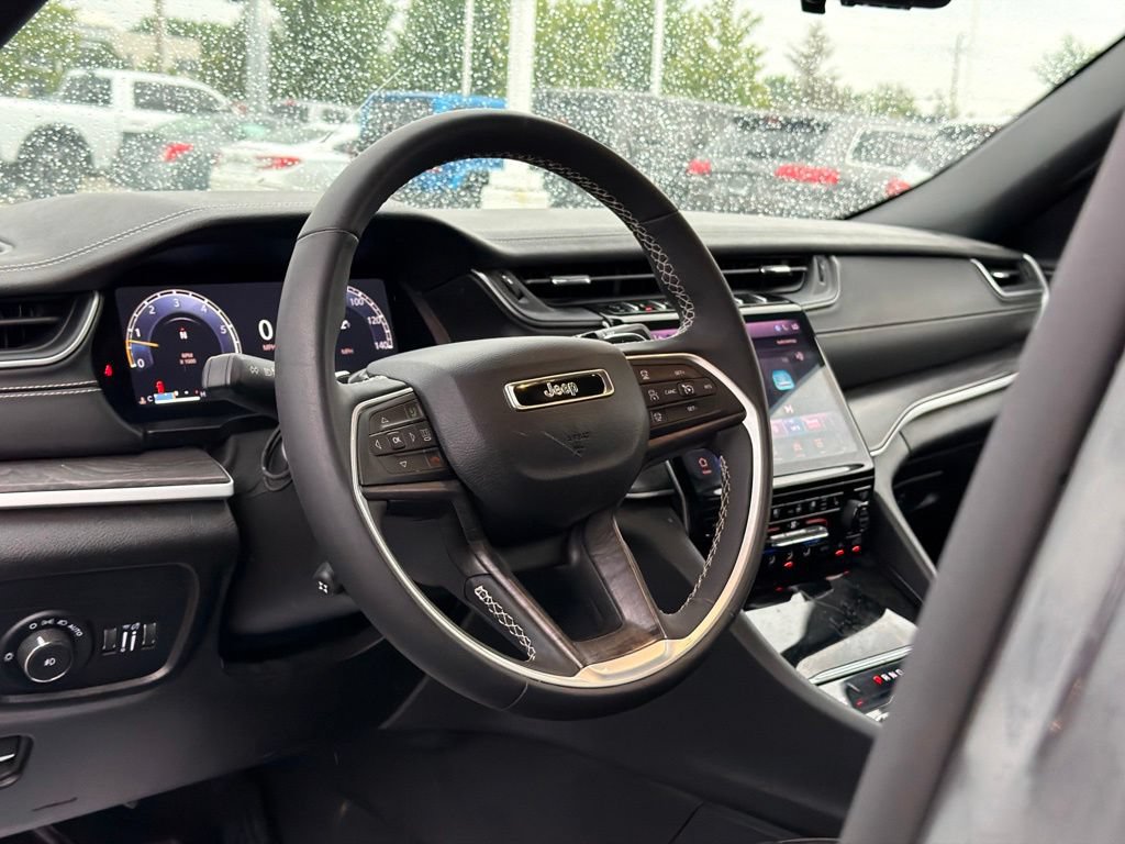 Used 2024 Jeep Grand Cherokee Limited w/ Luxury Tech Group II AWD/4WD image 12