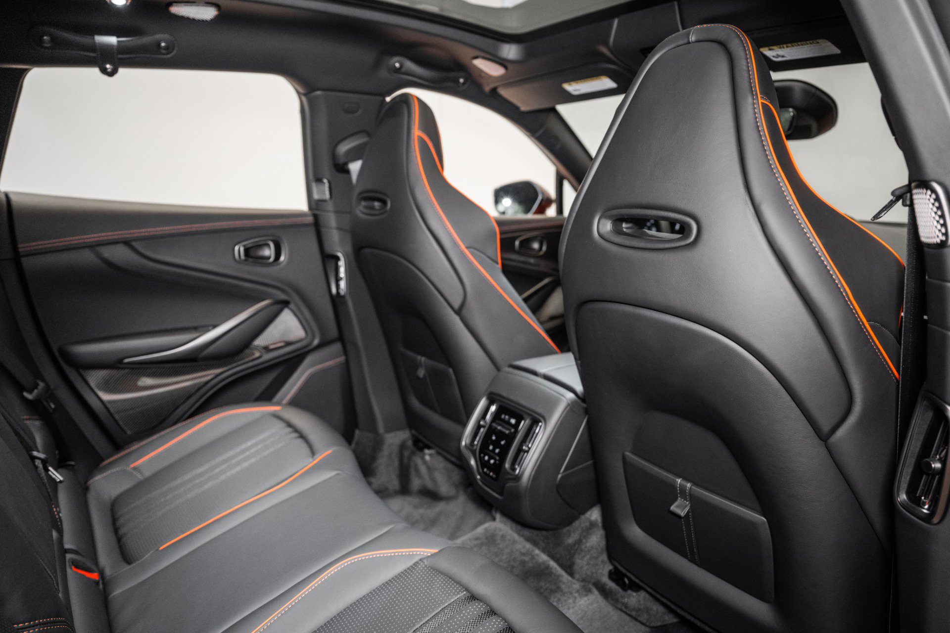 Used 2025 Aston Martin DBX 707 image 18