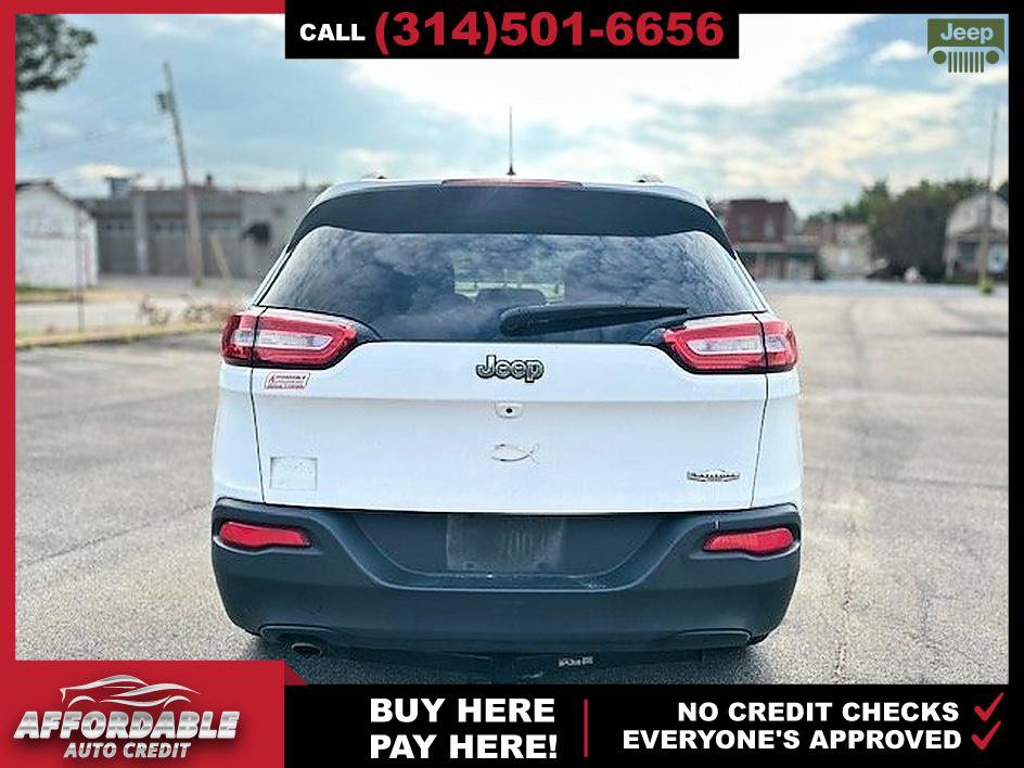 Used 2018 Jeep Cherokee Latitude FWD image 3