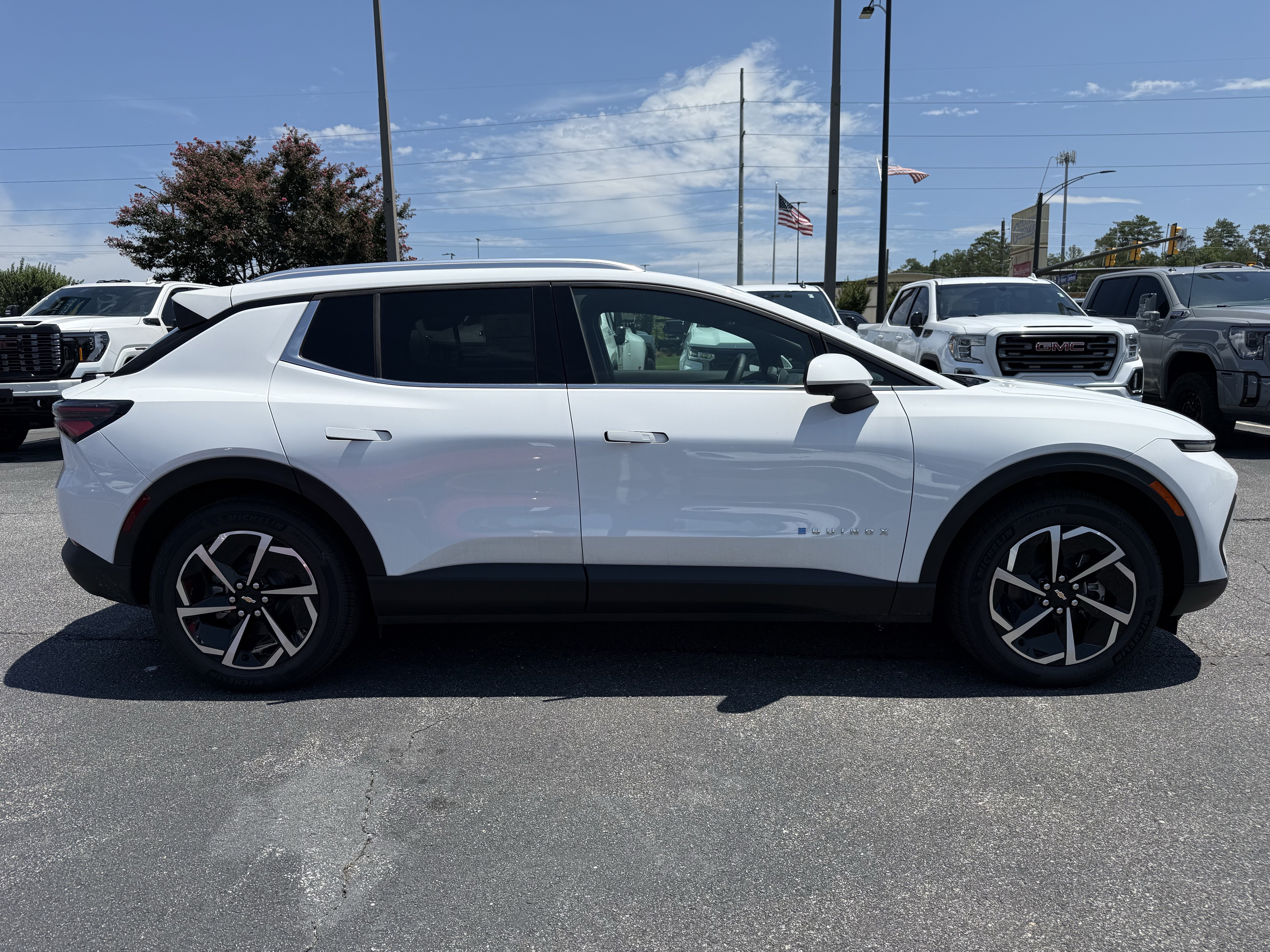 New 2026 Chevrolet Equinox EV LT FWD image 32