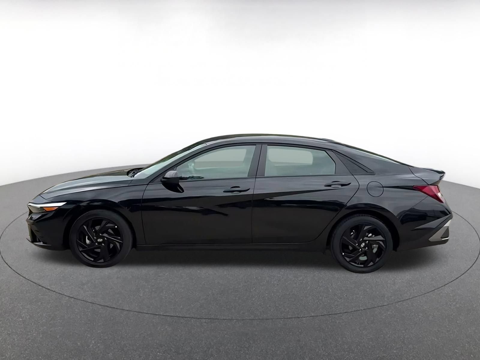 Used 2026 Hyundai Elantra Sport FWD image 8