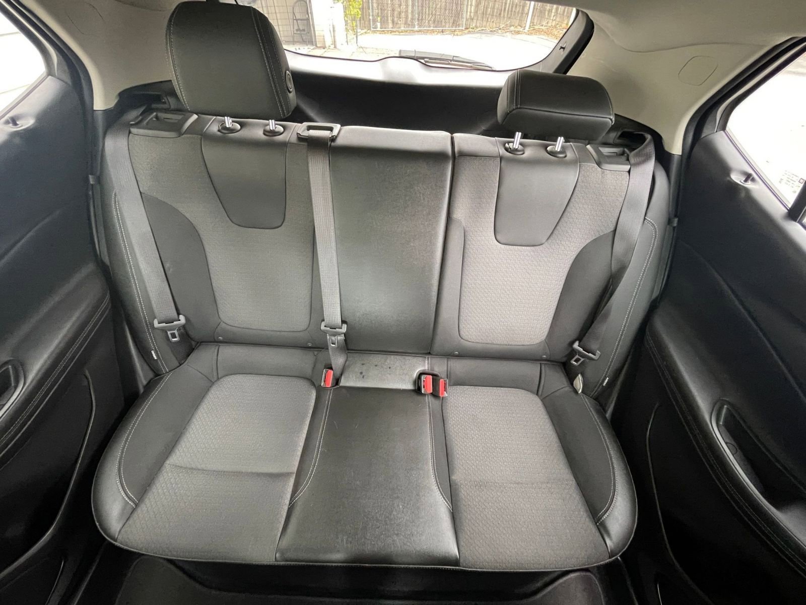 Used 2025 Buick Encore GX Preferred image 32