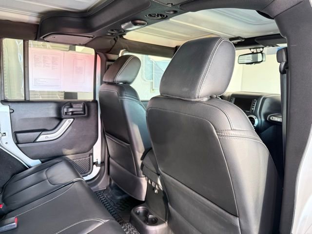 Used 2018 Jeep Wrangler Unlimited Rubicon w/ Connectivity Group AWD/4WD image 21