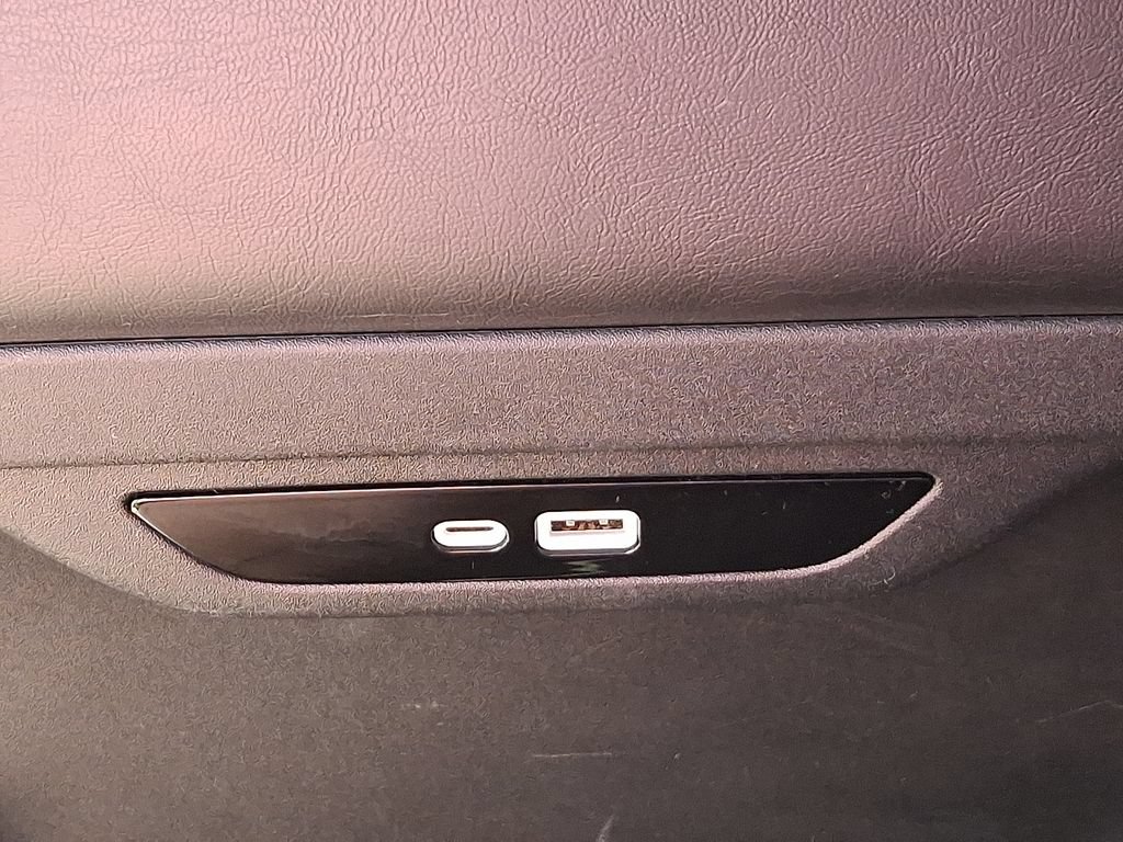 Used 2025 Chrysler Pacifica Limited FWD image 13
