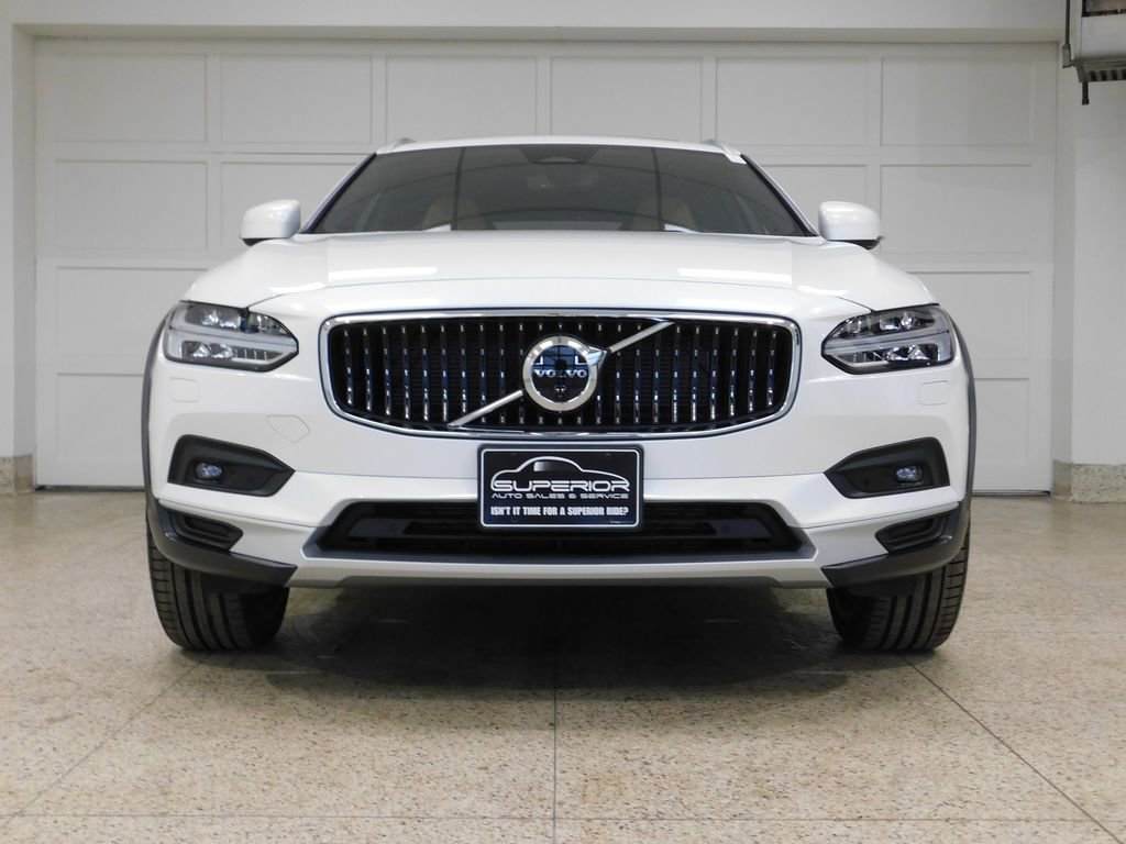 Used 2026 Volvo V90 B6 Cross Country Ultra image 2