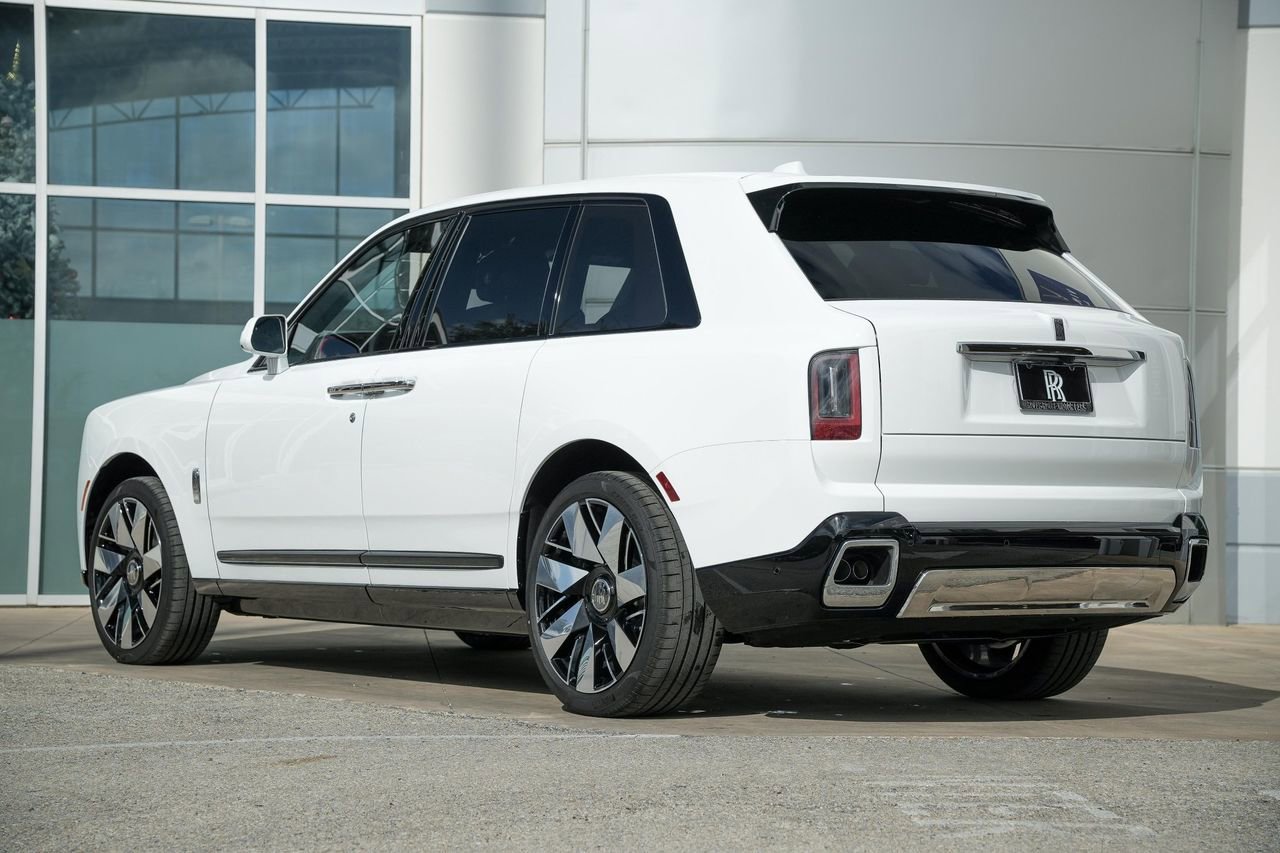 New 2026 Rolls-Royce Cullinan AWD/4WD image 11