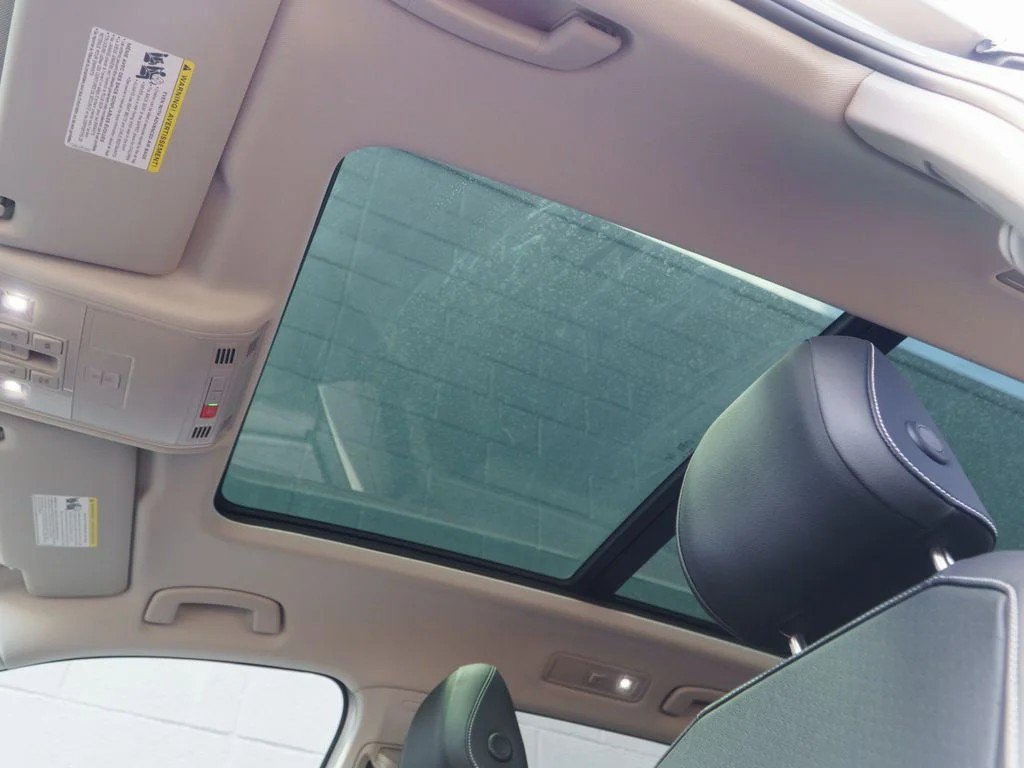 Used 2023 Volkswagen Tiguan SE w/ Panoramic Sunroof Package AWD/4WD image 29