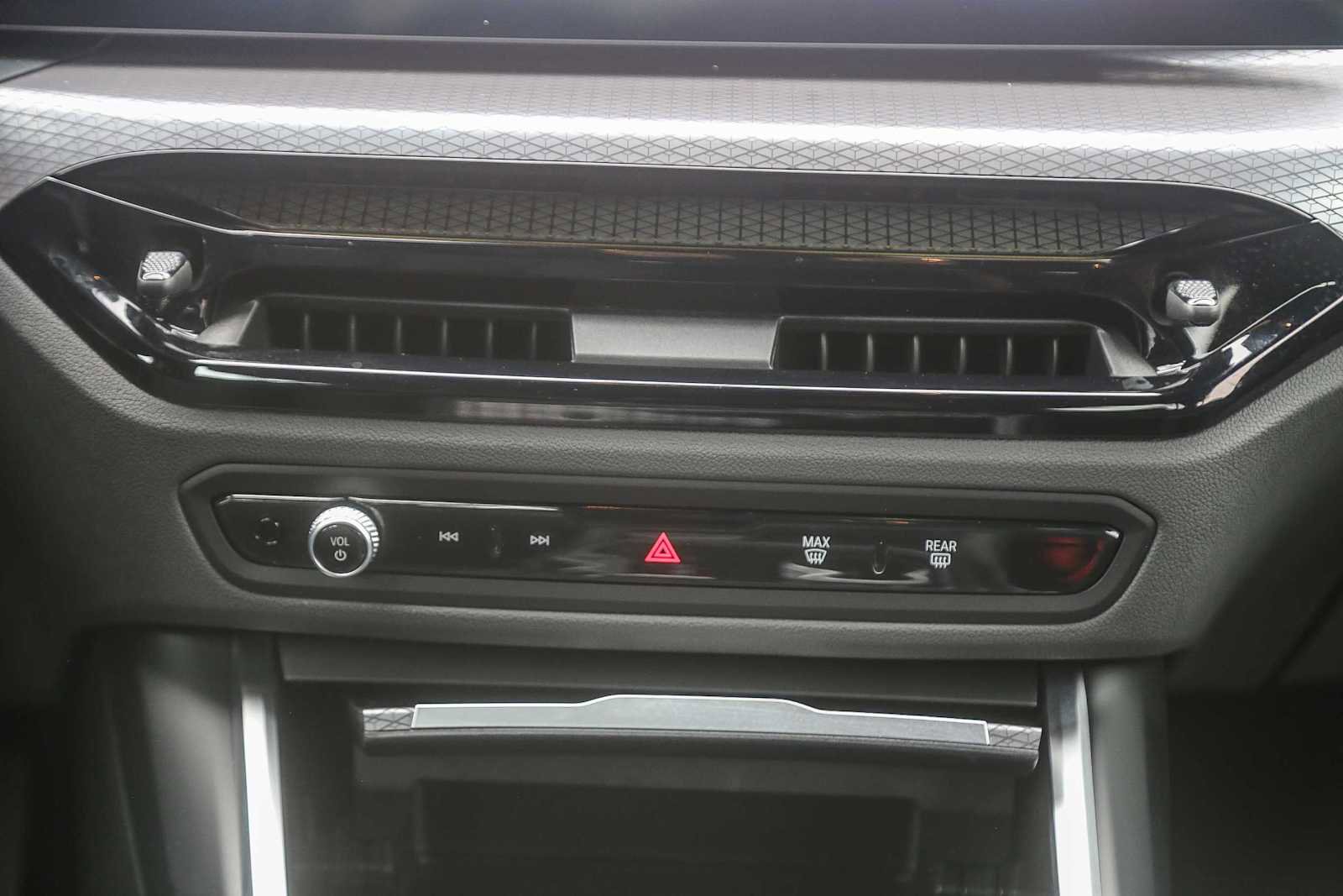 Used 2025 BMW 330i xDrive Sedan image 10