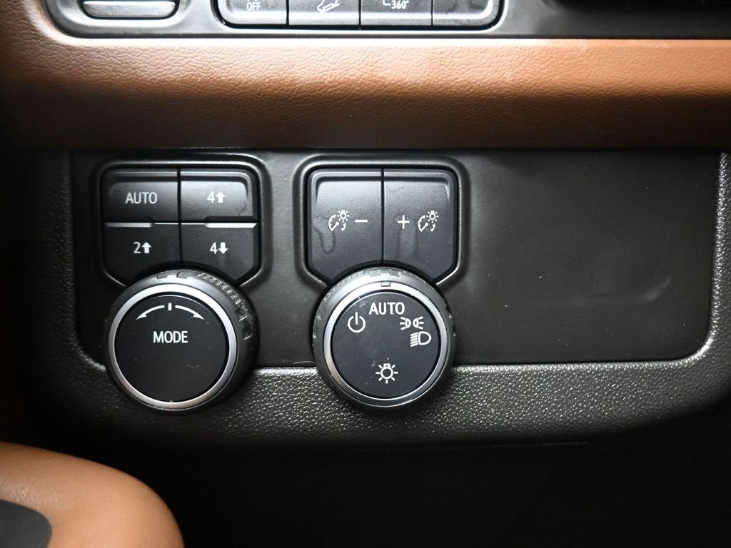 Used 2023 Chevrolet Suburban High Country w/ Premium Package 2 image 35