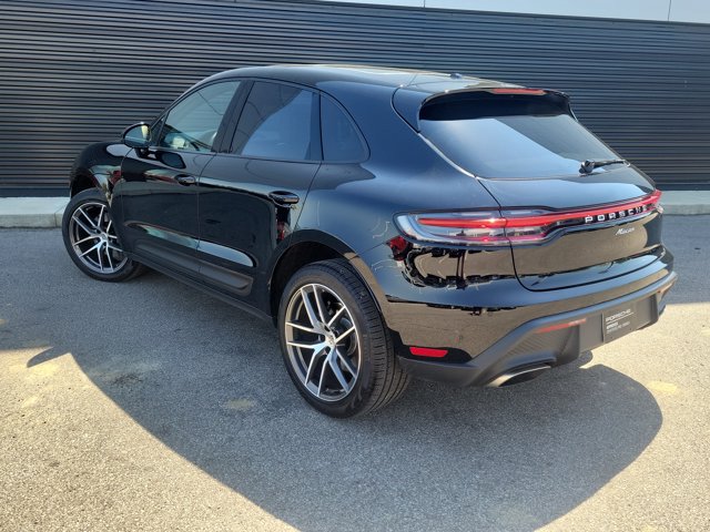 Certified 2025 Porsche Macan AWD/4WD image 3